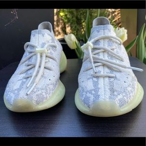 White Yeezy 380 - Boy size 3 w/out box